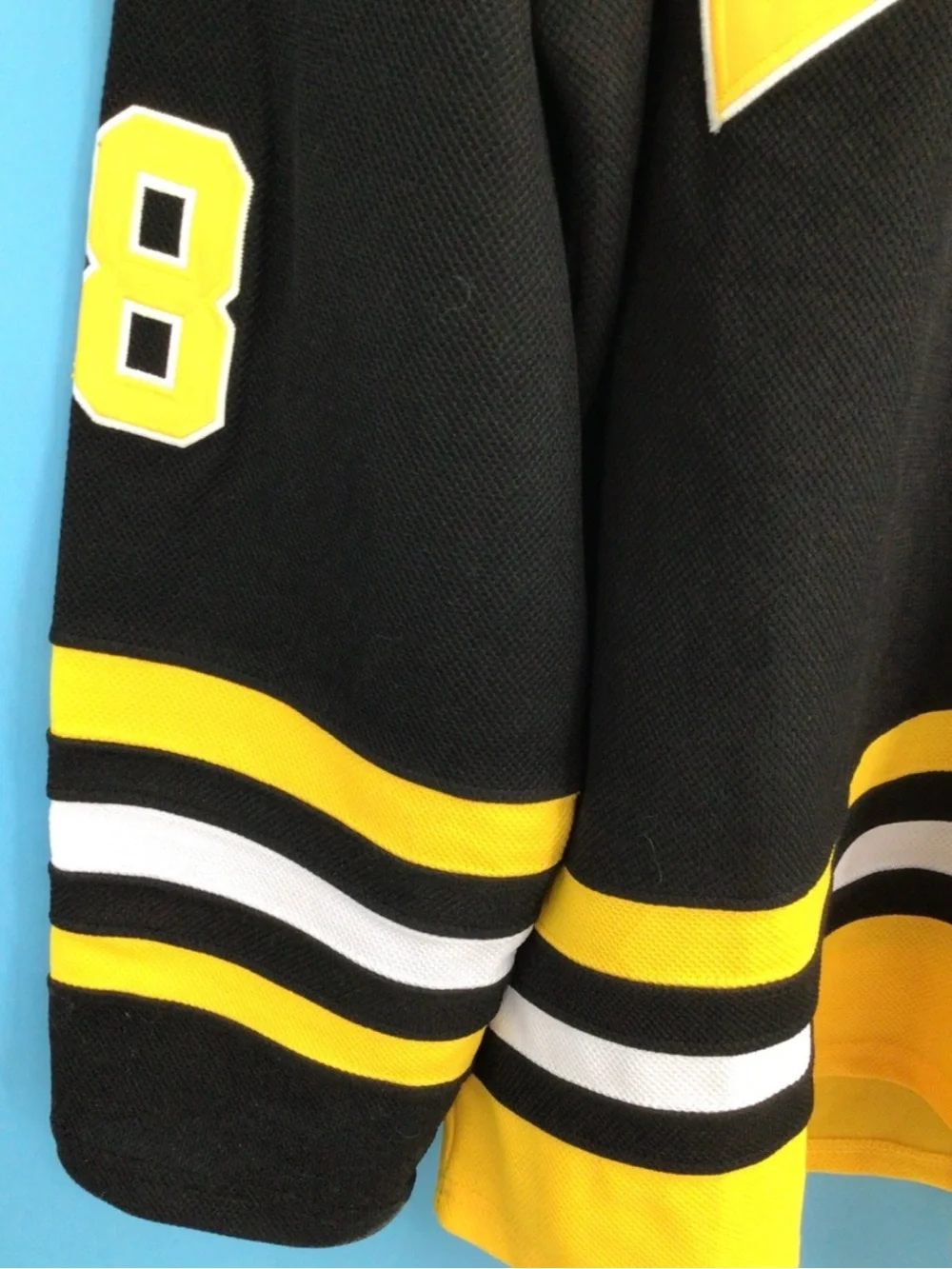 Happy Gilmore #18 Boston Hockey Jersey Men’s 2XL Black Gold Movie Style